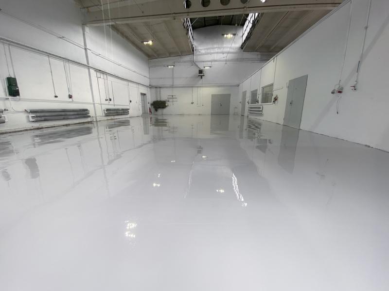 Zalety podłóg żywicznych