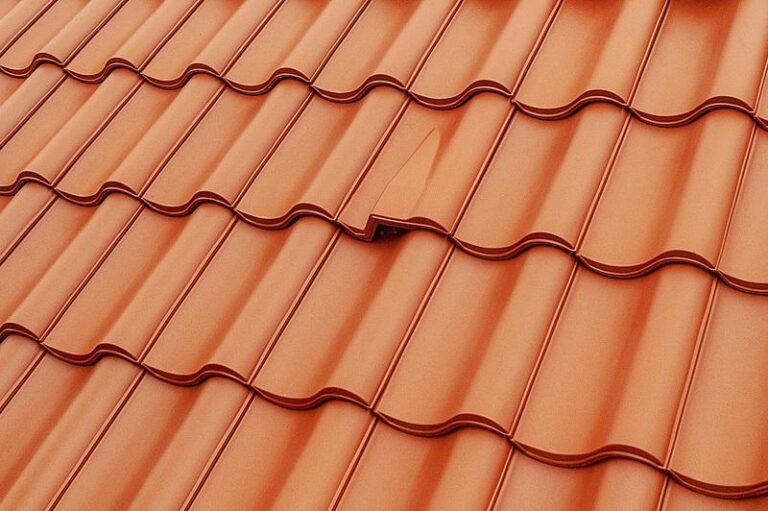 Dachówka wentylacyjna – Kluczowe funkcje i wskazówki dotyczące prawidłowego montażu