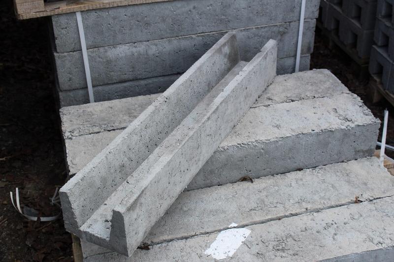 Korytka betonowe z kratką – sprawdzony sposób na efektywne odprowadzanie wody na posesji