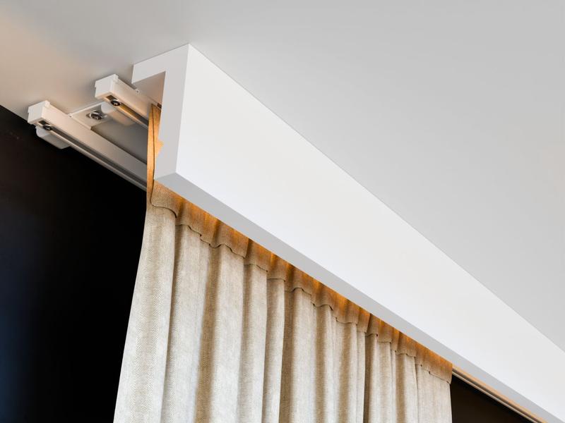Zainstaluj ukryty karnisz w suficie - krok po kroku do perfekcyjnego wykończenia wnętrza