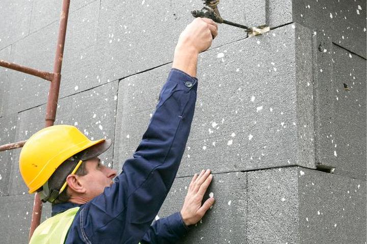 Przygotowanie powierzchni pod styropian