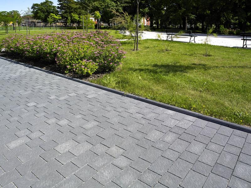 Kostka brukowa w ogrodzie