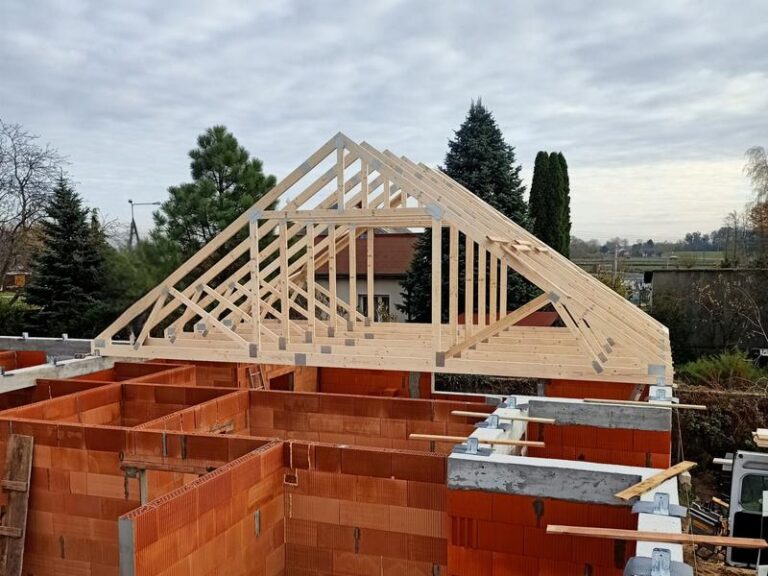 Dach wiązarowy – odkryj plusy i minusy nowoczesnych konstrukcji dachowych