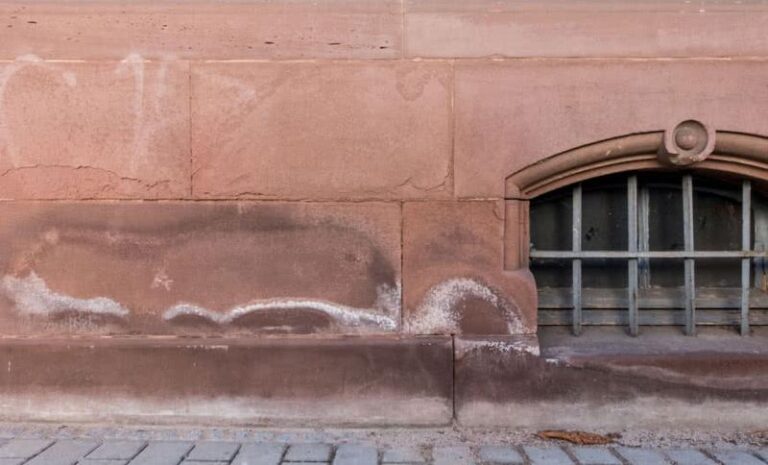 Zawilgocenie budynków: Przyczyny i skuteczne metody walki z problemem