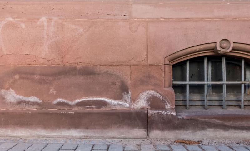 Zawilgocenie budynków: Przyczyny i skuteczne metody walki z problemem