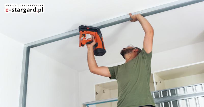 Montaż profili sufitowych