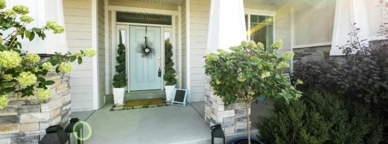 Stylowe i funkcjonalne wejście do domu: 5 trików na wyjątkową aranżację