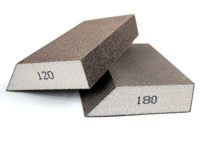 Jak wykorzystać gąbkę ścierną do gładzi i uzyskać perfekcyjne ściany?