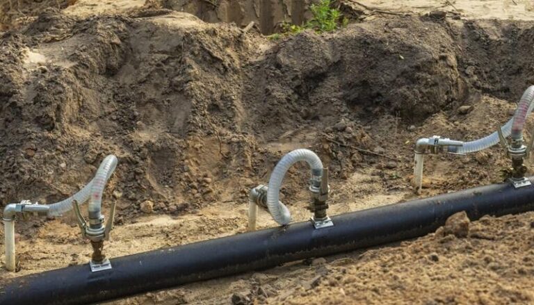 Efektywne techniki osuszania gruntu: 5 sprawdzonych metod dla budownictwa