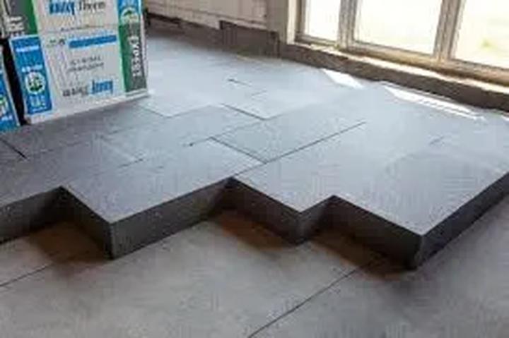 Jak wybrać styropian pod ogrzewanie podłogowe 2 cm dla najlepszej izolacji?
