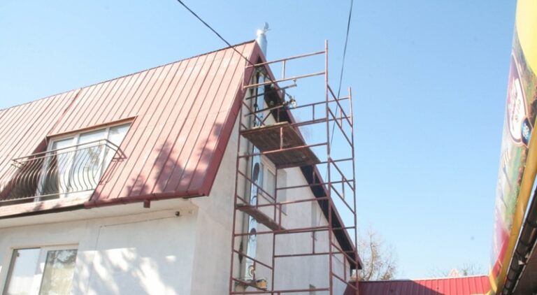 Kominy dwuścienne: kiedy warto je wybrać i na co zwrócić uwagę przy zakupie