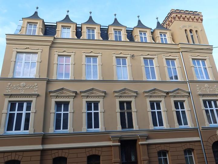 Bezpieczne mocowanie girlandy do elewacji: krok po kroku do idealnej dekoracji