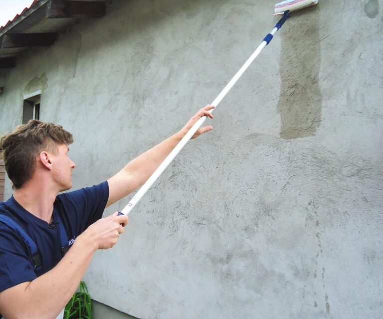 Skuteczne gruntowanie elewacji: wałek czy pędzel? Ekspert podpowiada najlepsze metody