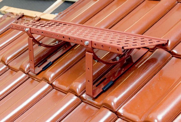 Jak skutecznie wybrać i zamontować stopnie dachowe dla swojego domu?