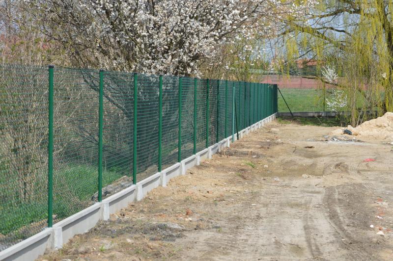 Montaż słupków ogrodzeniowych