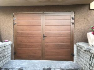 Jak wybrać i zamontować drzwi do garażu dwuskrzydłowe – praktyczny poradnik dla każdego majsterkowicza