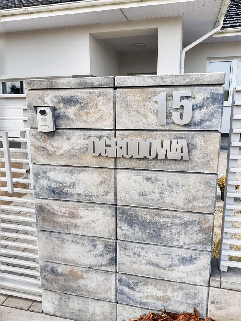 Materiały do przymocowania numeru