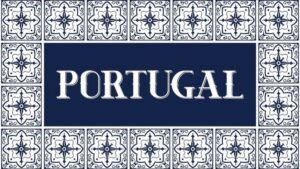 Elewacje portugalskich domów: skuteczne zabezpieczenia przed wilgocią i solą morską
