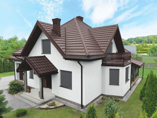 Elewacja do brązowego dachu