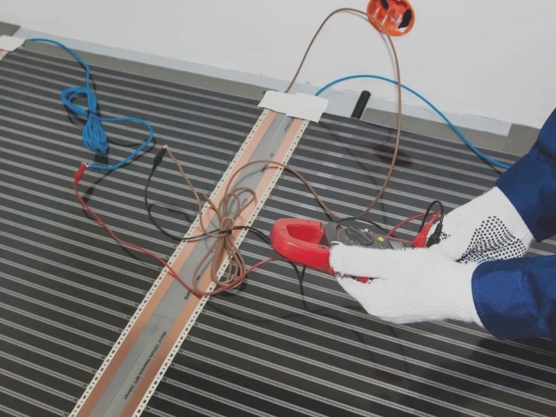 Elektryczne ogrzewanie pod płytki: montaż podłogówki krok po kroku bez błędów