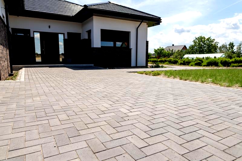 Klinkierowa kostka brukowa: jak uzyskać trwałą i elegancką nawierzchnię?