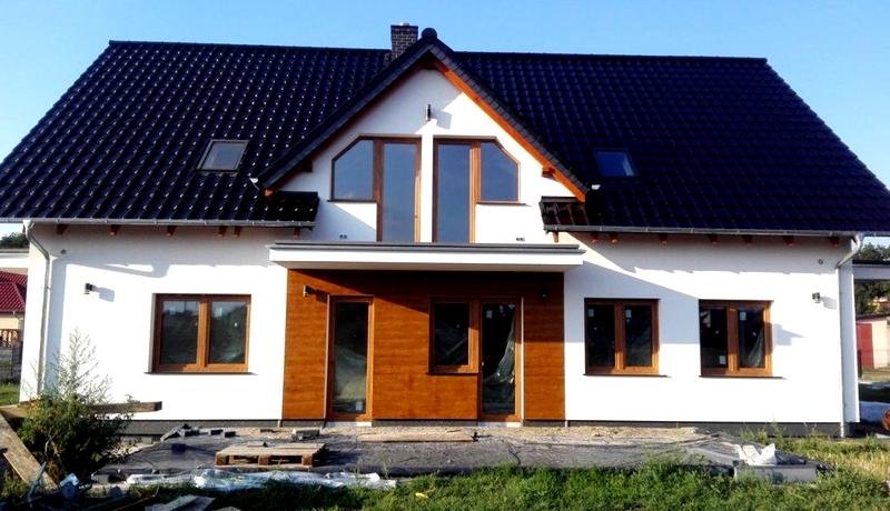 Łączenie elewacji z naturalnymi materiałami