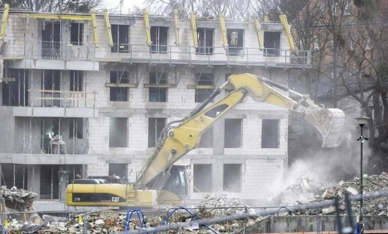 Wyburzenie budynku krok po kroku: formalności, koszty i bezpieczna rozbiórka