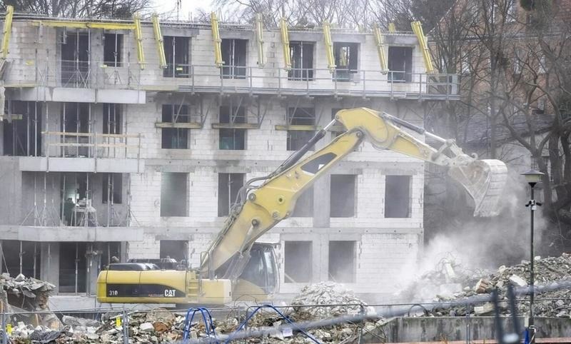 Wyburzenie budynku krok po kroku: formalności, koszty i bezpieczna rozbiórka